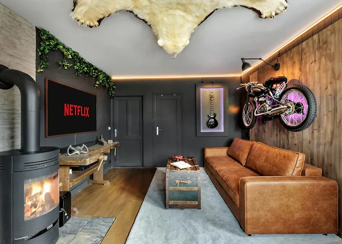 The Arctic Totem - Ice Bear & Sami Winter Garden *